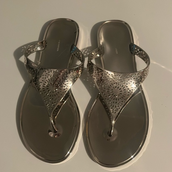 3/$15. Ladies Jelly Flip flops - Picture 1 of 3